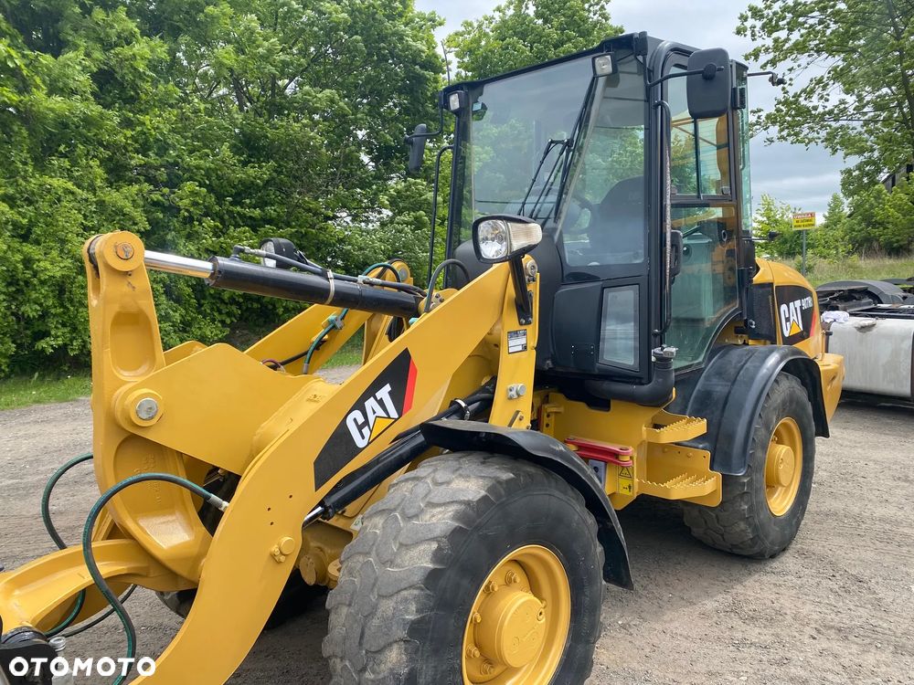 Caterpillar CAT 907H2, 2014 ROK, 4900 MTH, ŁYŻKA OTWIERANA + WIDŁY, z NIEMIEC, - 13