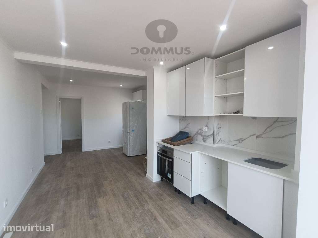 Apartamento T1 na Amadora Totalmente Remodelado - Grande imagem: 2/17
