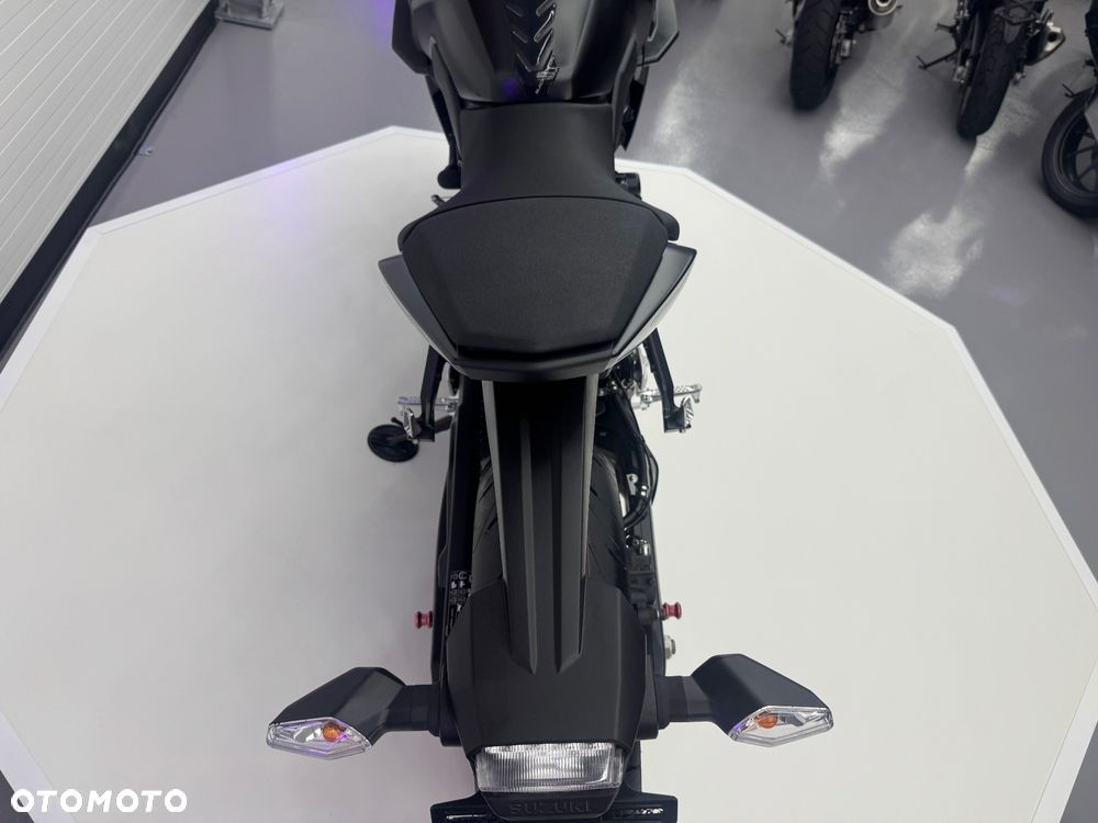 Suzuki GSX - 19