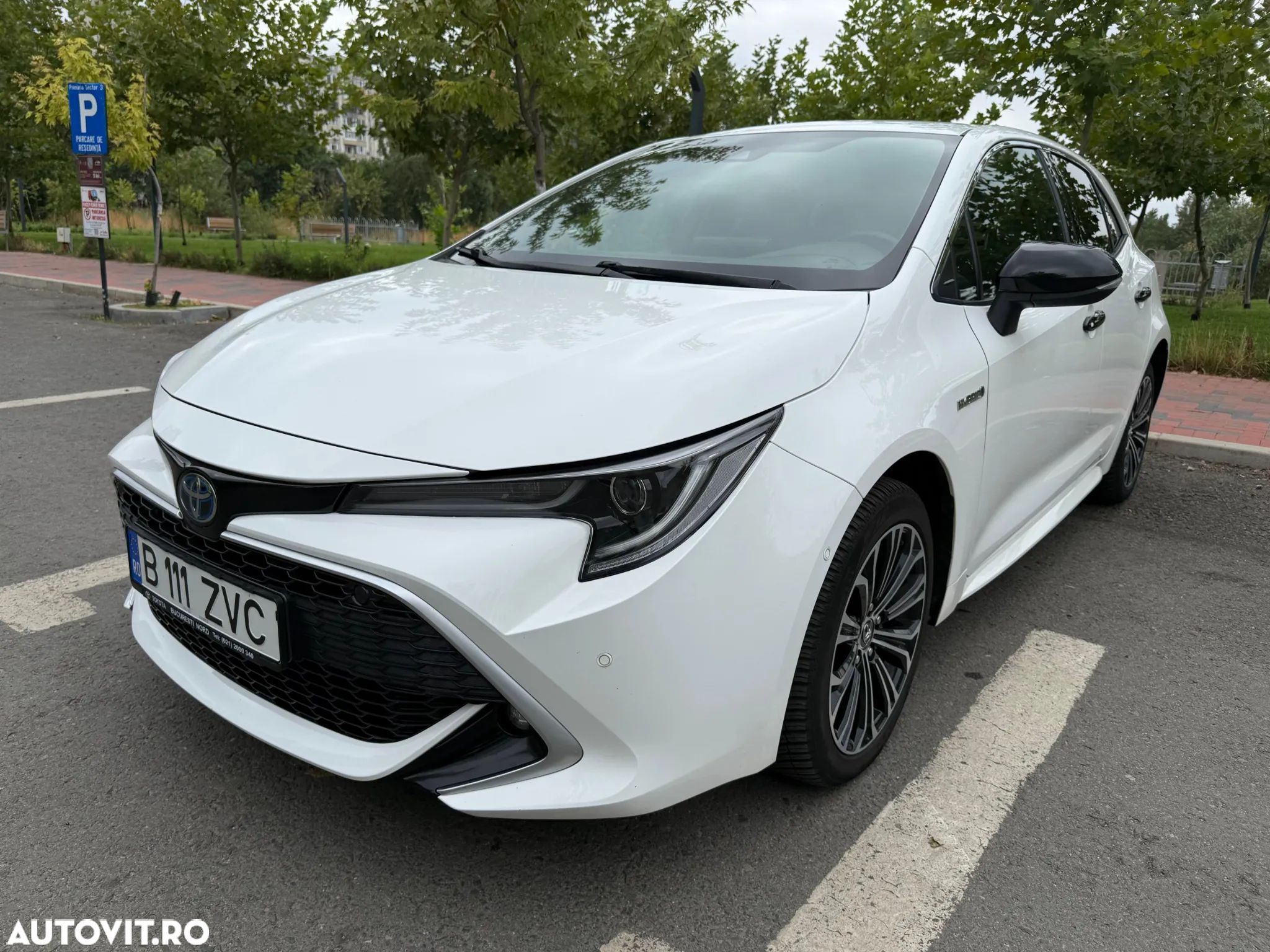 Toyota Corolla 2.0 HSD Exclusive Plus GR Sport Bi-Tone - 1