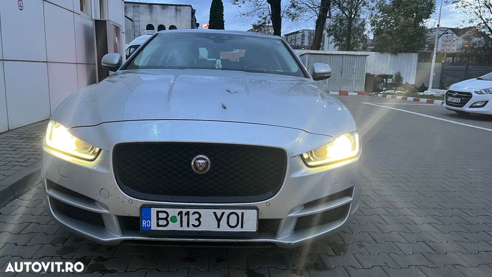 Jaguar XE 2.0 Prestige - 11