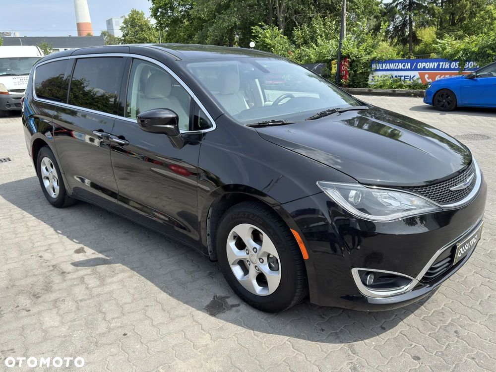 Chrysler Pacifica - 2