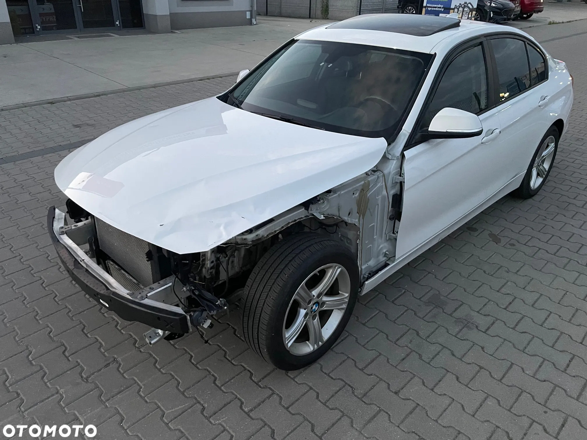 BMW Seria 3 320i - 17