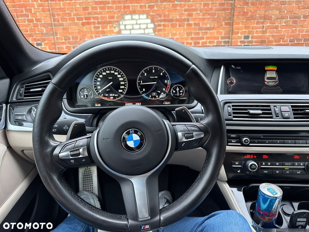 BMW Seria 5 525d xDrive - 13