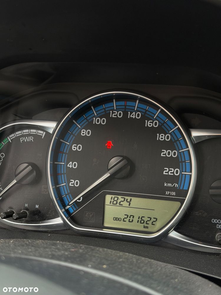 Toyota Yaris Hybrid 100 Premium - 17