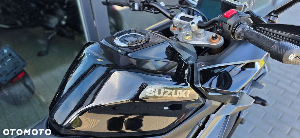 Suzuki GSX - 17
