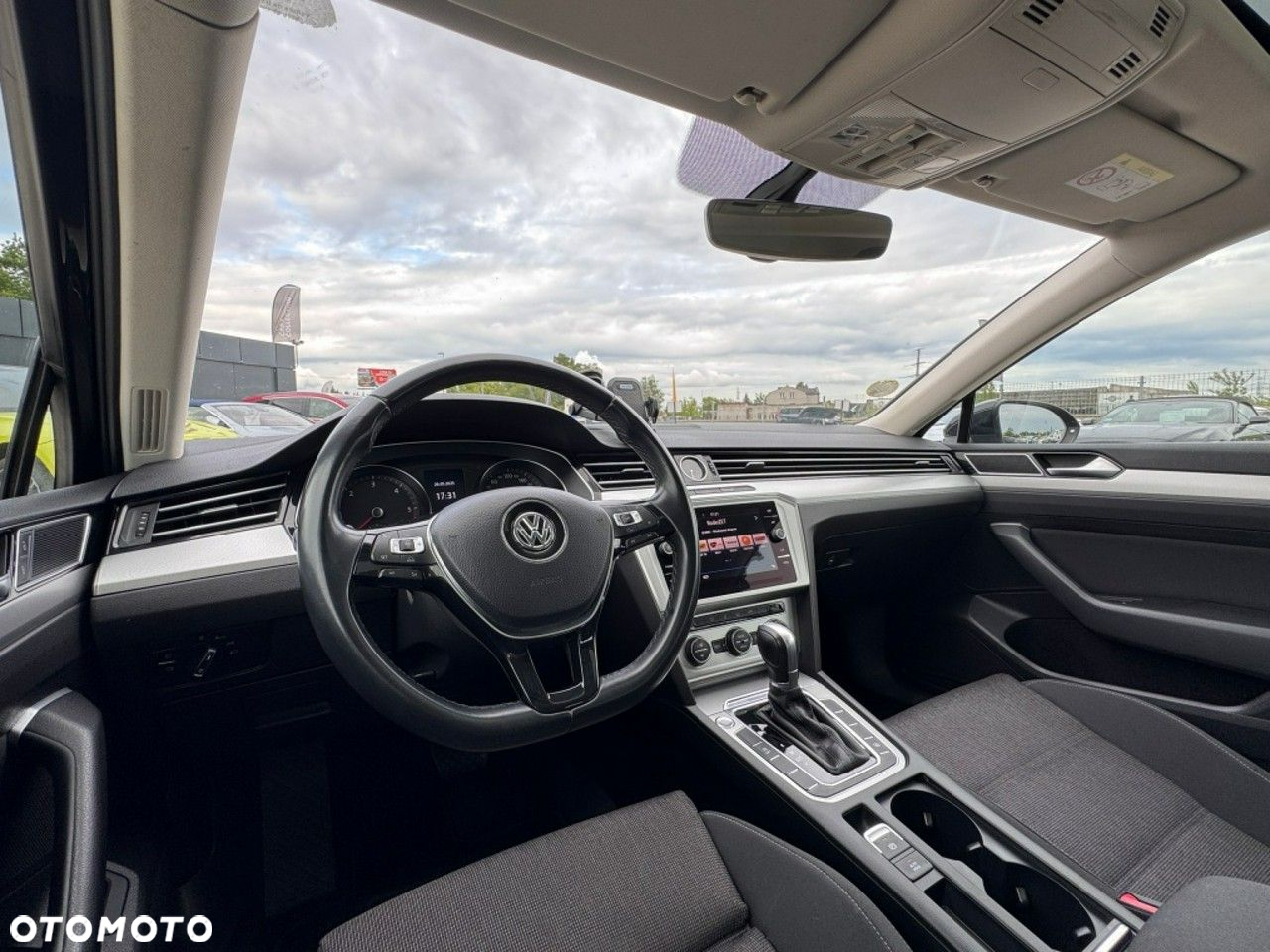 Volkswagen Passat - 11
