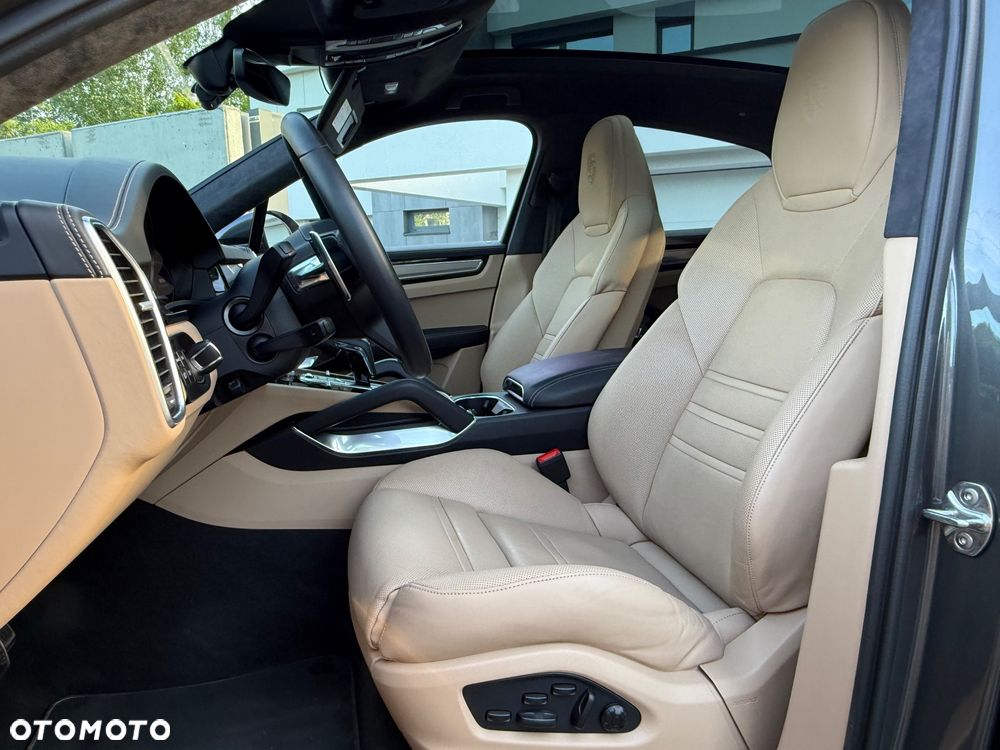 Porsche Cayenne Turbo - 11