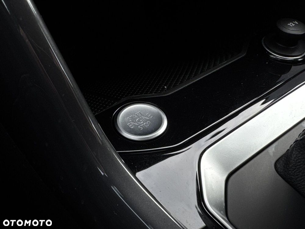 Volkswagen T-Roc - 32