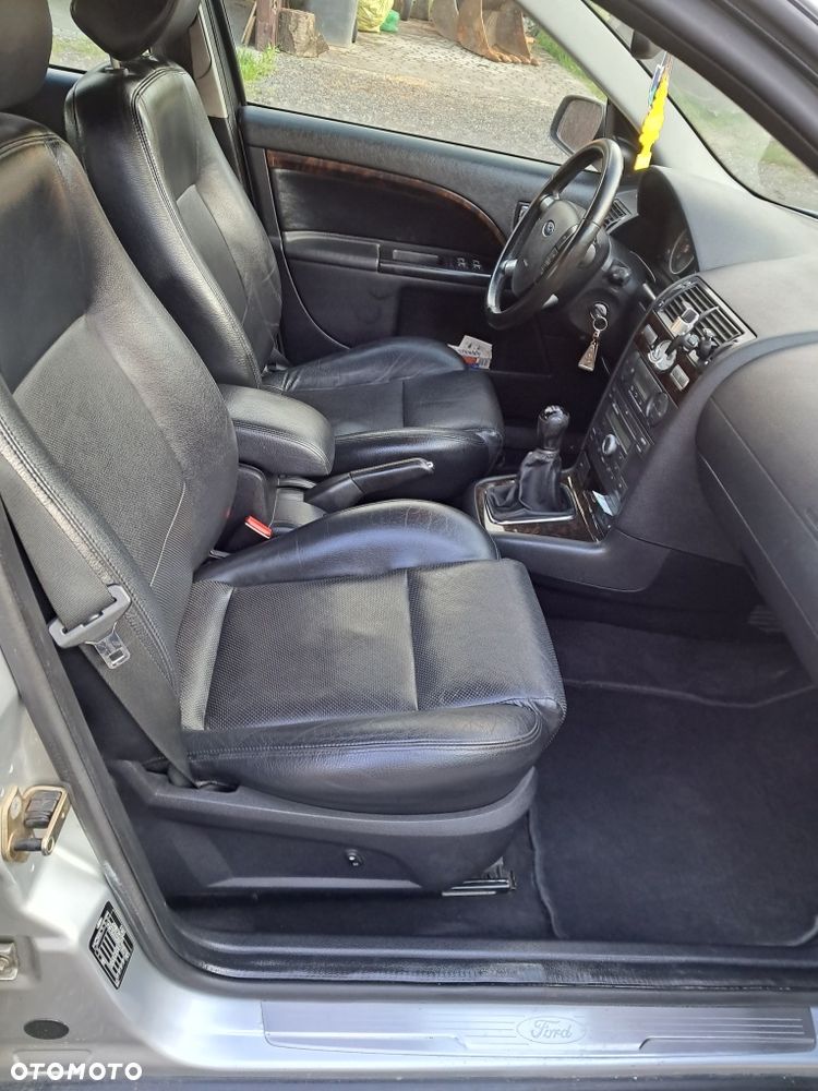 Ford Mondeo 2.0 TDCI Ghia - 12