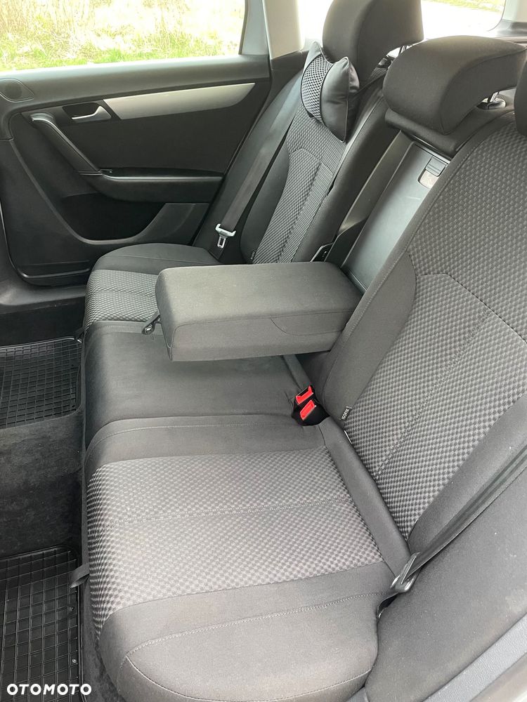 Volkswagen Passat 2014 photo 2