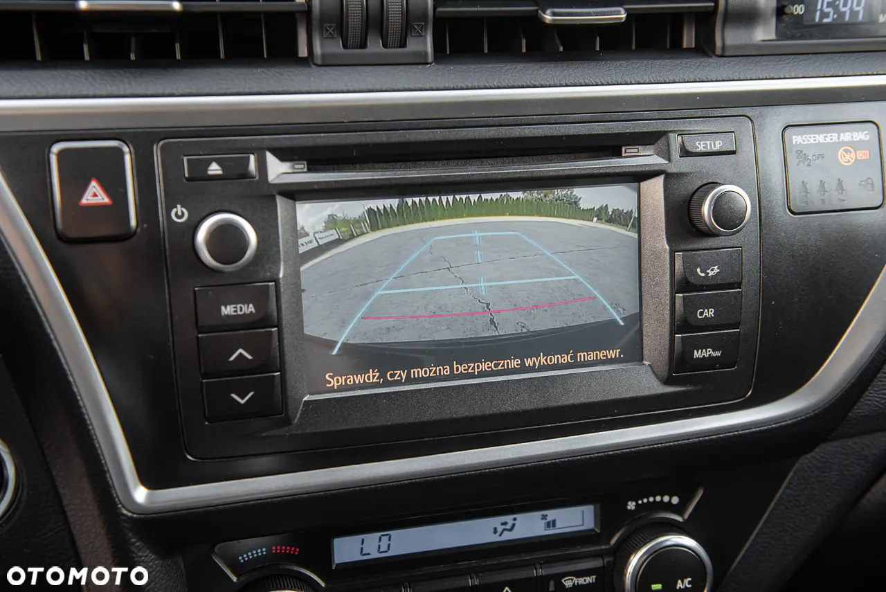 Toyota Auris 1.6 Premium Comfort - 22