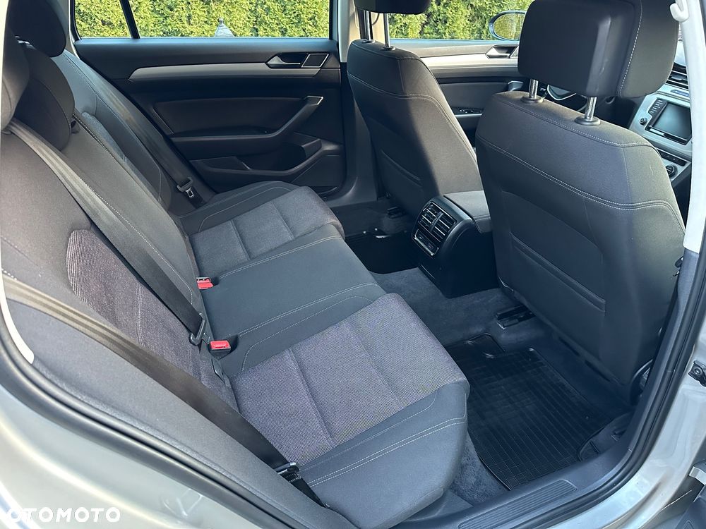 Volkswagen Passat - 5