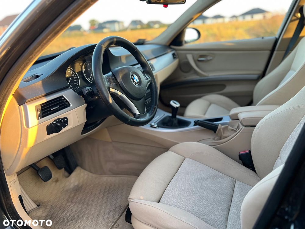 BMW Seria 3 325i - 7