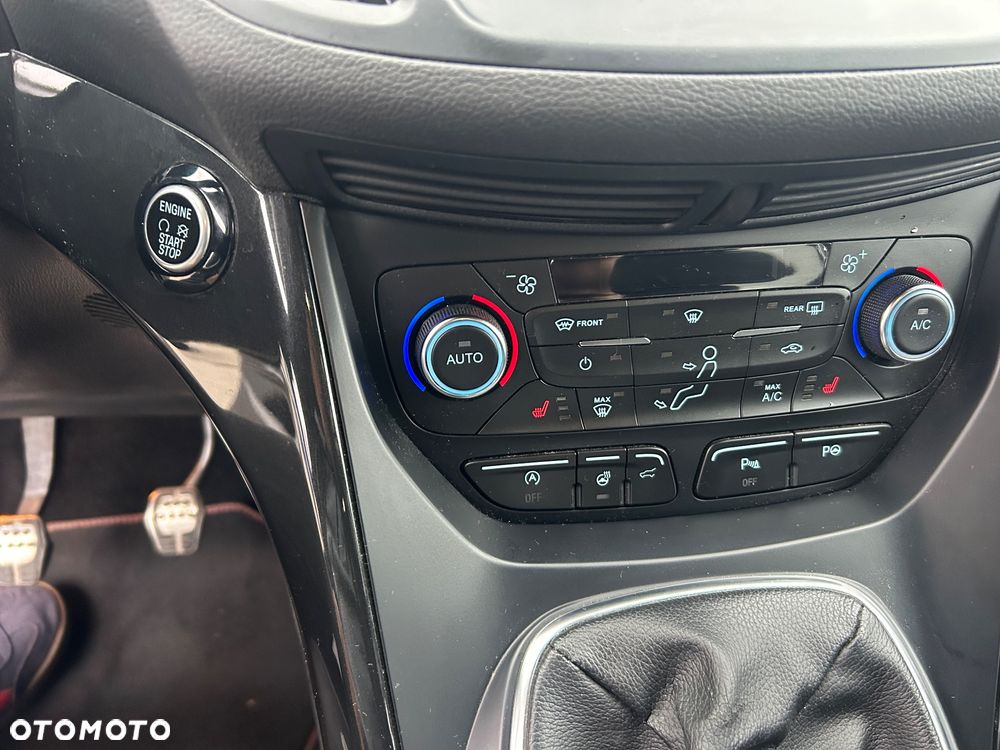 Ford Kuga 1.5 EcoBoost ST-LINE - 17