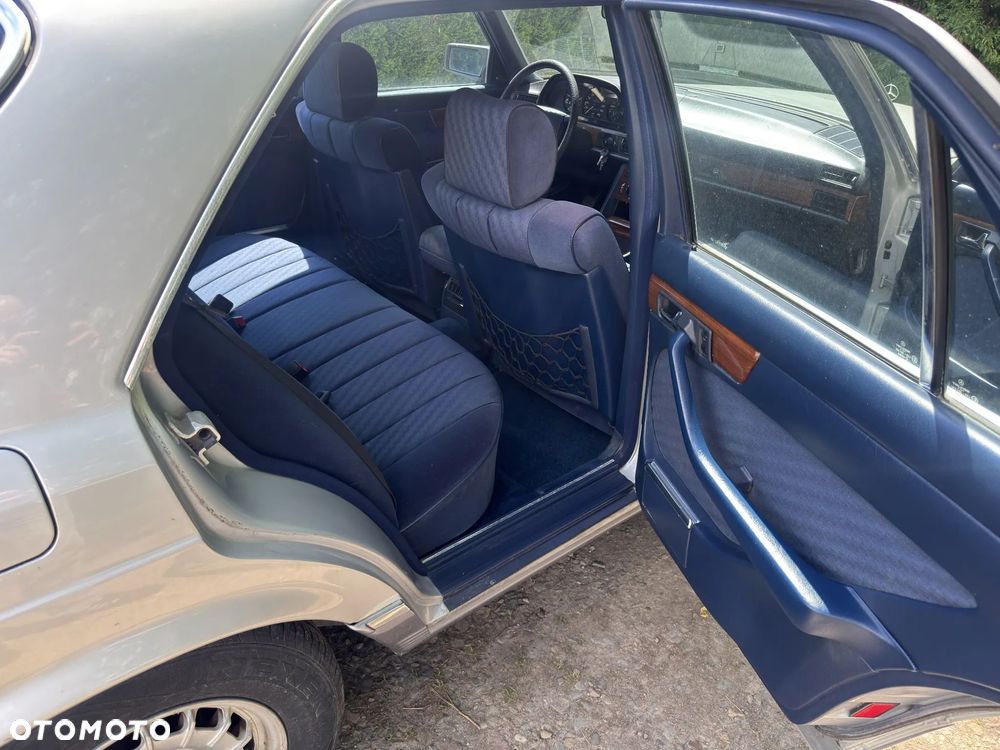 Mercedes-Benz 280 - 8