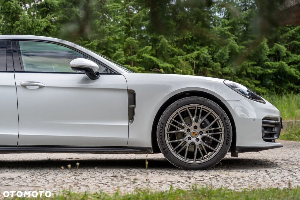 Porsche Panamera 4 Platinum Edition - 17