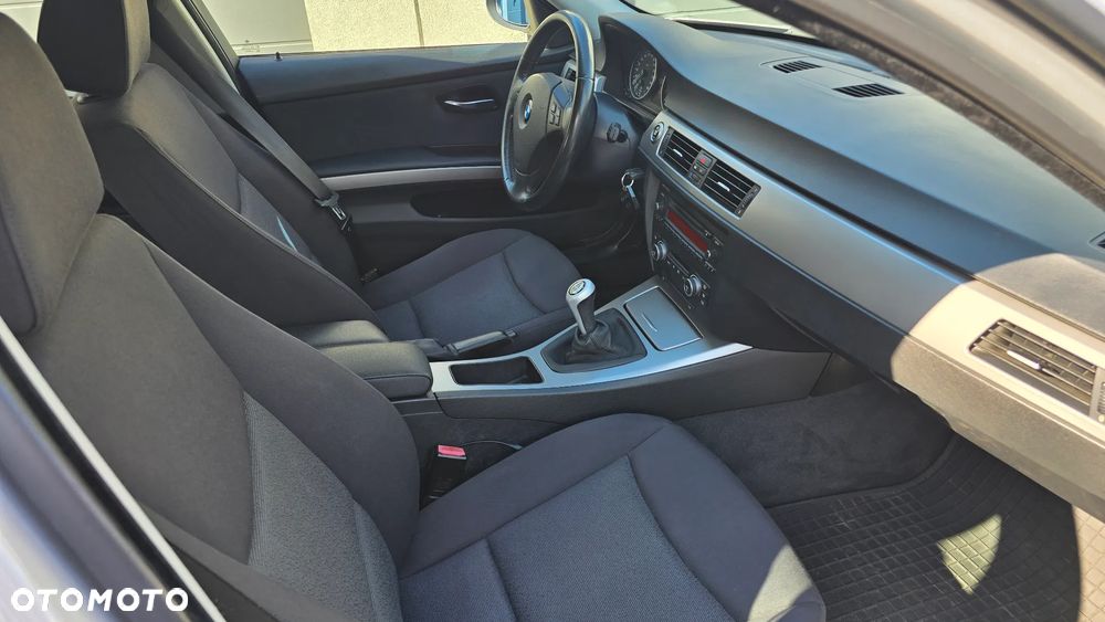 BMW Seria 3 320d - 33