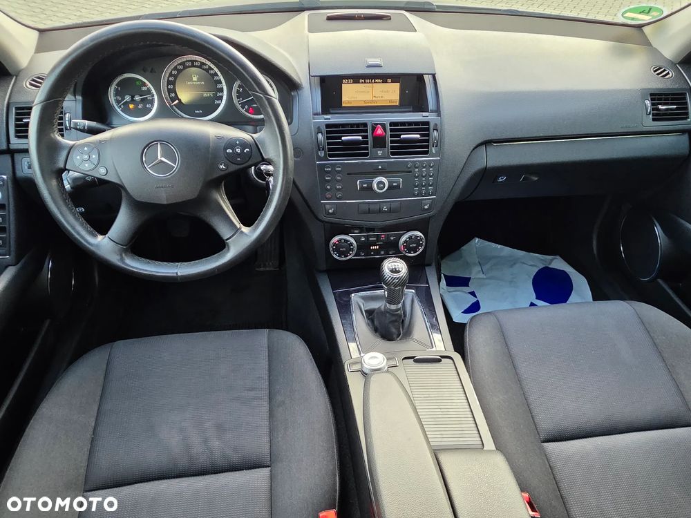 Mercedes-Benz Klasa C 180 Kompressor BlueEFFICIENCY - 24