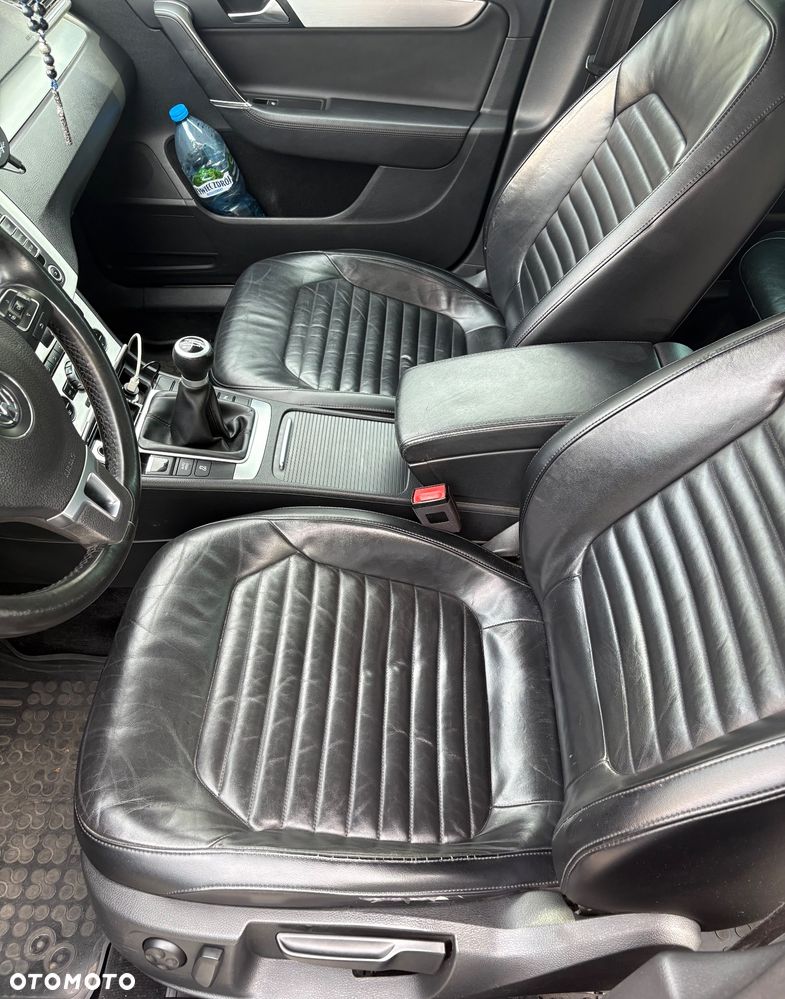 Volkswagen Passat 2.0 TDI Highline - 12