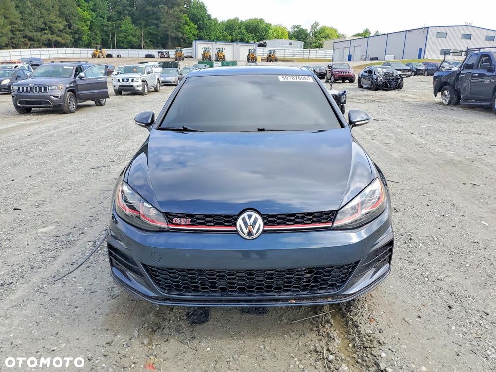 Volkswagen Golf - 6