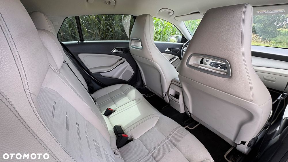 Mercedes-Benz CLA 180 - 6
