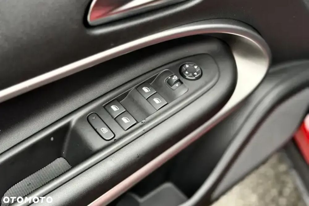 Jeep Avenger 1.2 T3 mHEV Summit FWD eDCT6 - 19