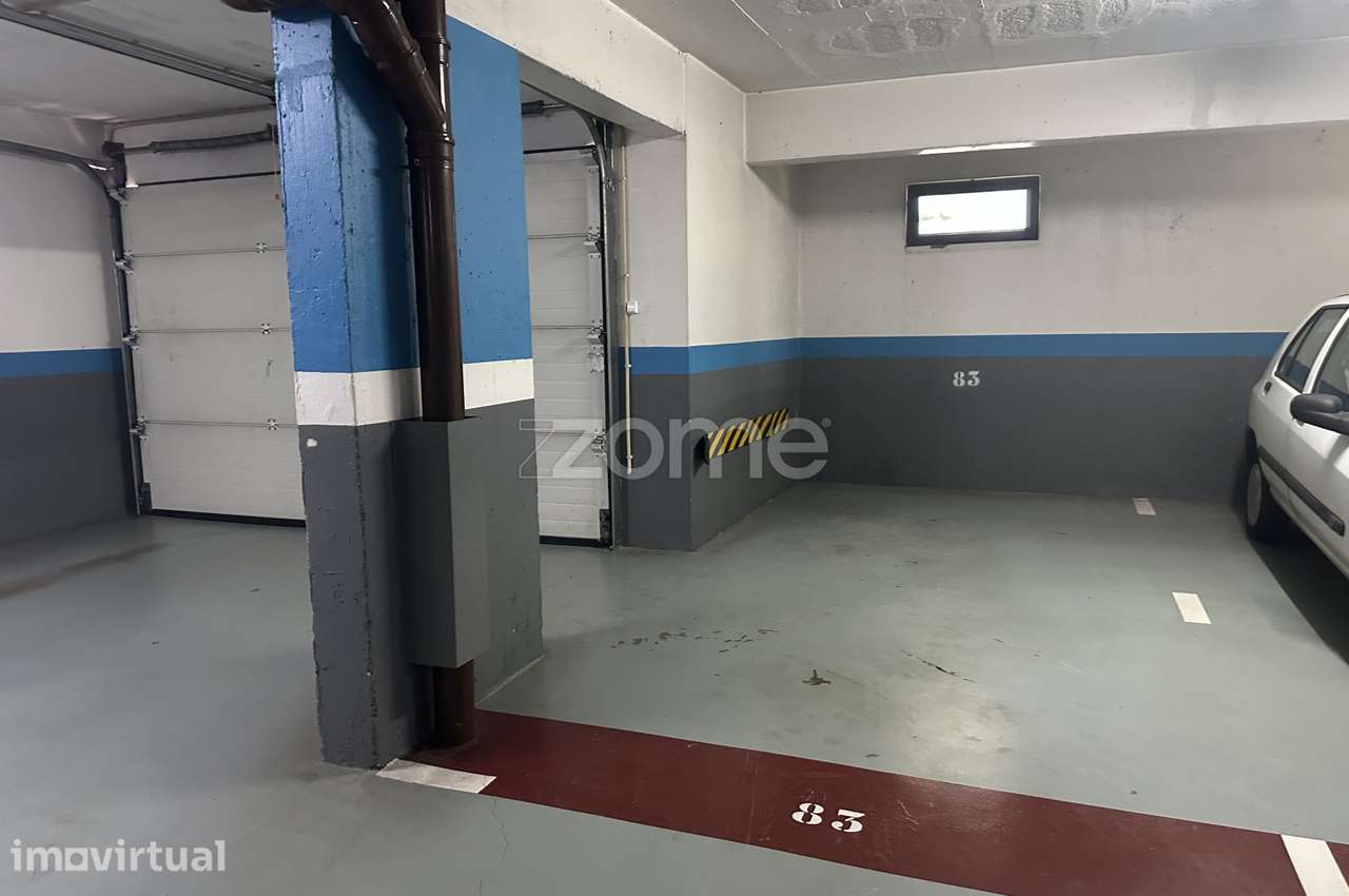 Garagem/estacionamento - Grande imagem: 5/9