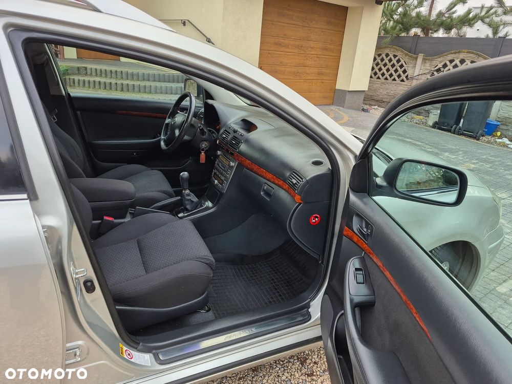 Toyota Avensis 1.8 VVT-i - 19