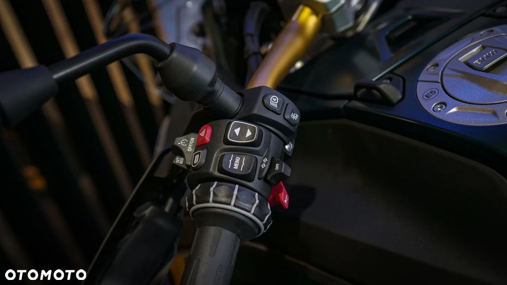 BMW R - 8
