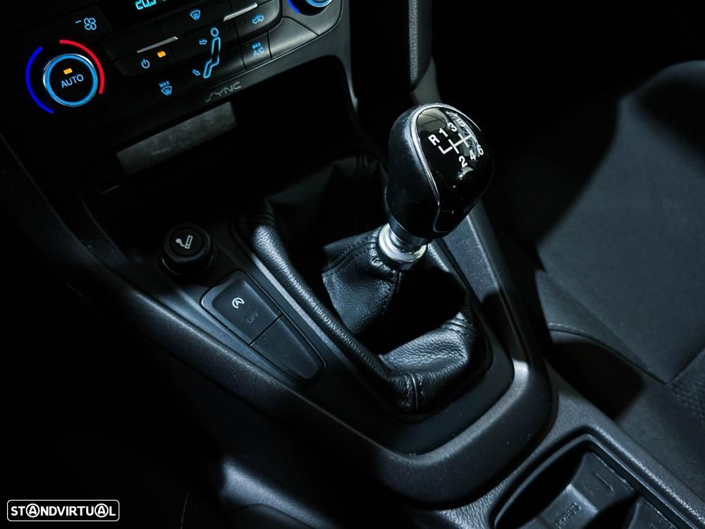 Ford Focus 1.6 TDCi Titanium — fotografia 39