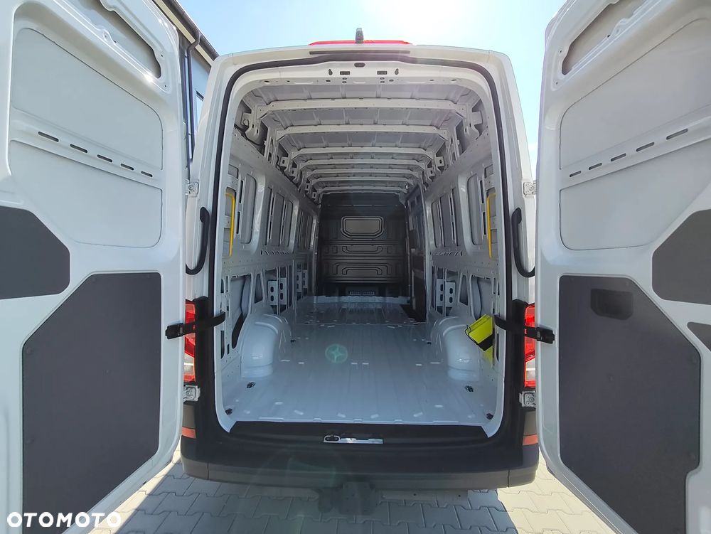 Volkswagen Crafter - 11