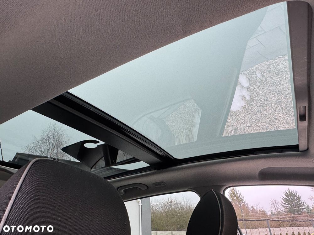 Kia Venga 1.4 CVVT UEFA EURO 2016 - 35