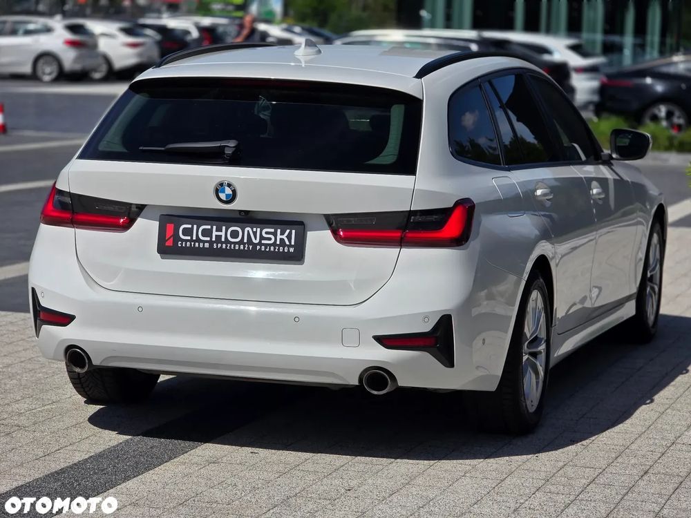 BMW Seria 3 318i Sport - 10