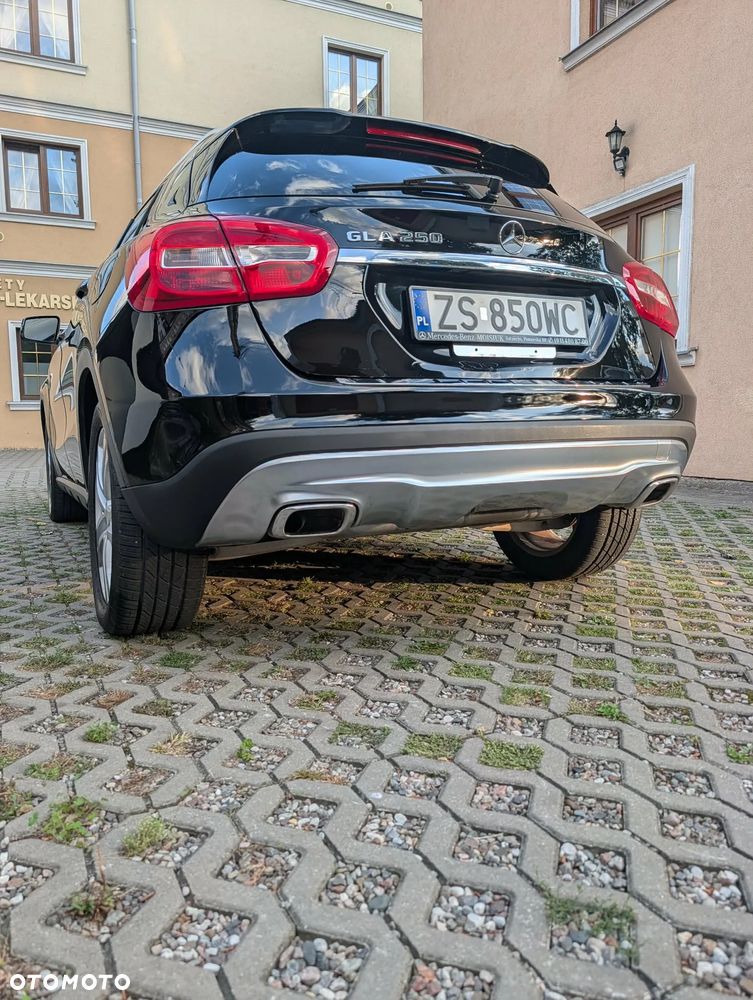 Mercedes-Benz GLA 250 7G-DCT UrbanStyle Edition - 8