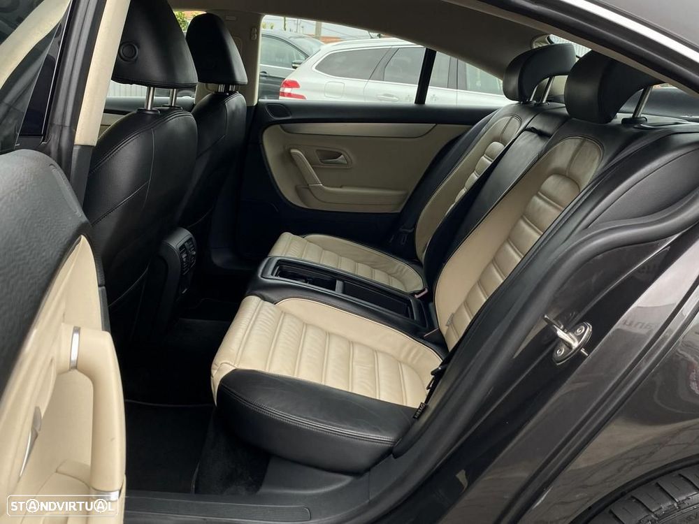 VW Passat CC 2.0 TDi BlueMotion DSG - 29