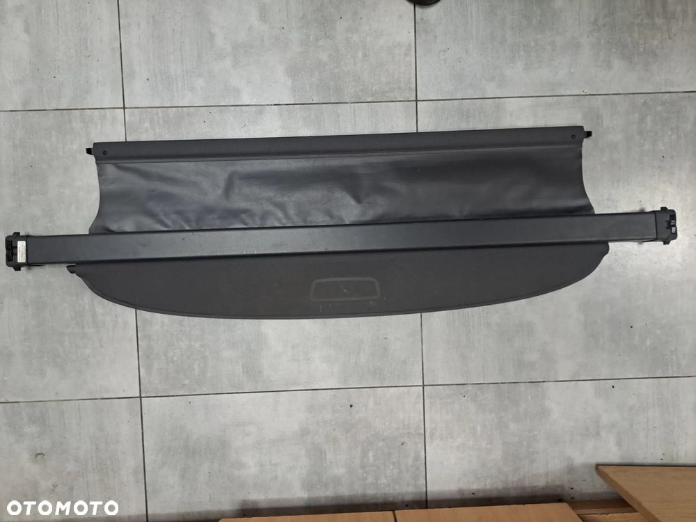 ROLETA BAGAŻNIKA VOLVO V50 LIFT 2007-2012 - 2