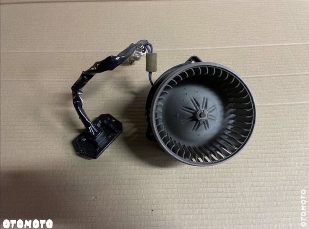 Dmuchawa wentylator rezystor nawiewu Toyota yaris - 1
