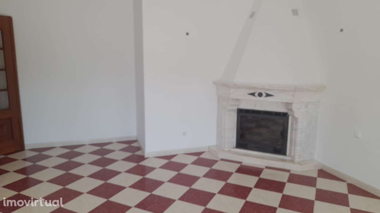 T2 em Almargem do Bispo com varanda - Grande imagem: 3/18