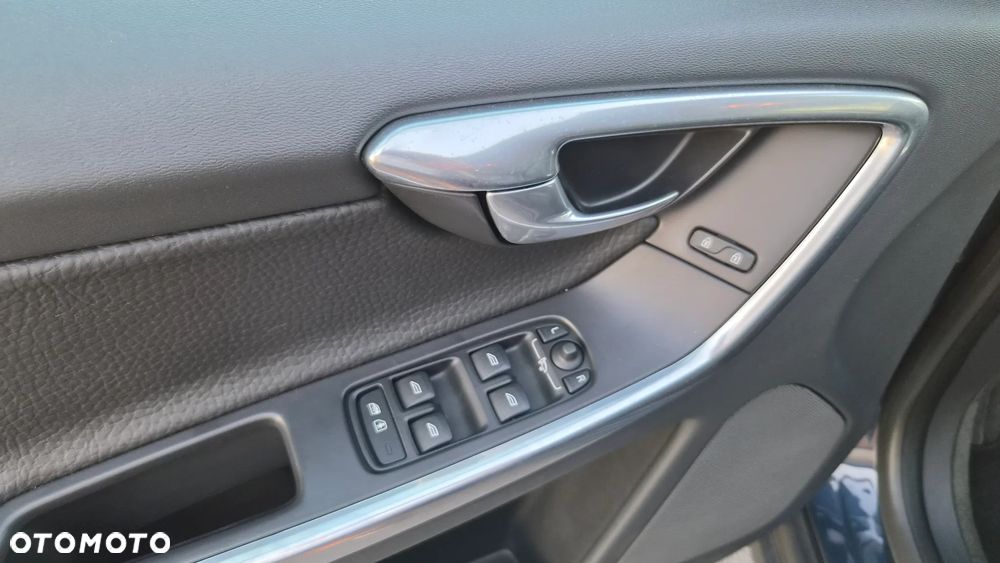 Volvo XC 60 D4 Geartronic Momentum - 23