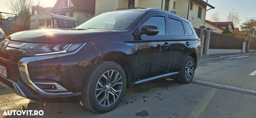 Mitsubishi Outlander PHEV 2.4 L 4X4 Instyle+ - 5