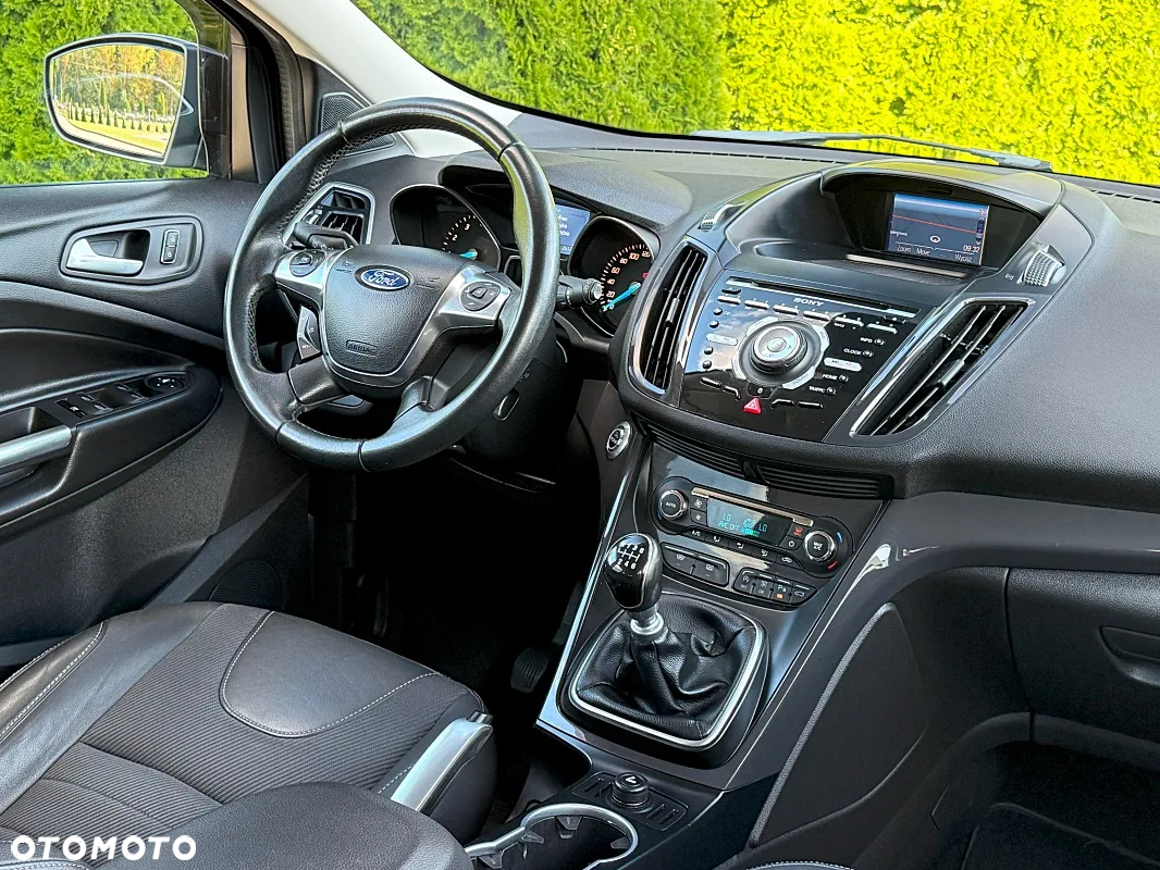 Ford Kuga 1.6 EcoBoost 2x4 Titanium - 16