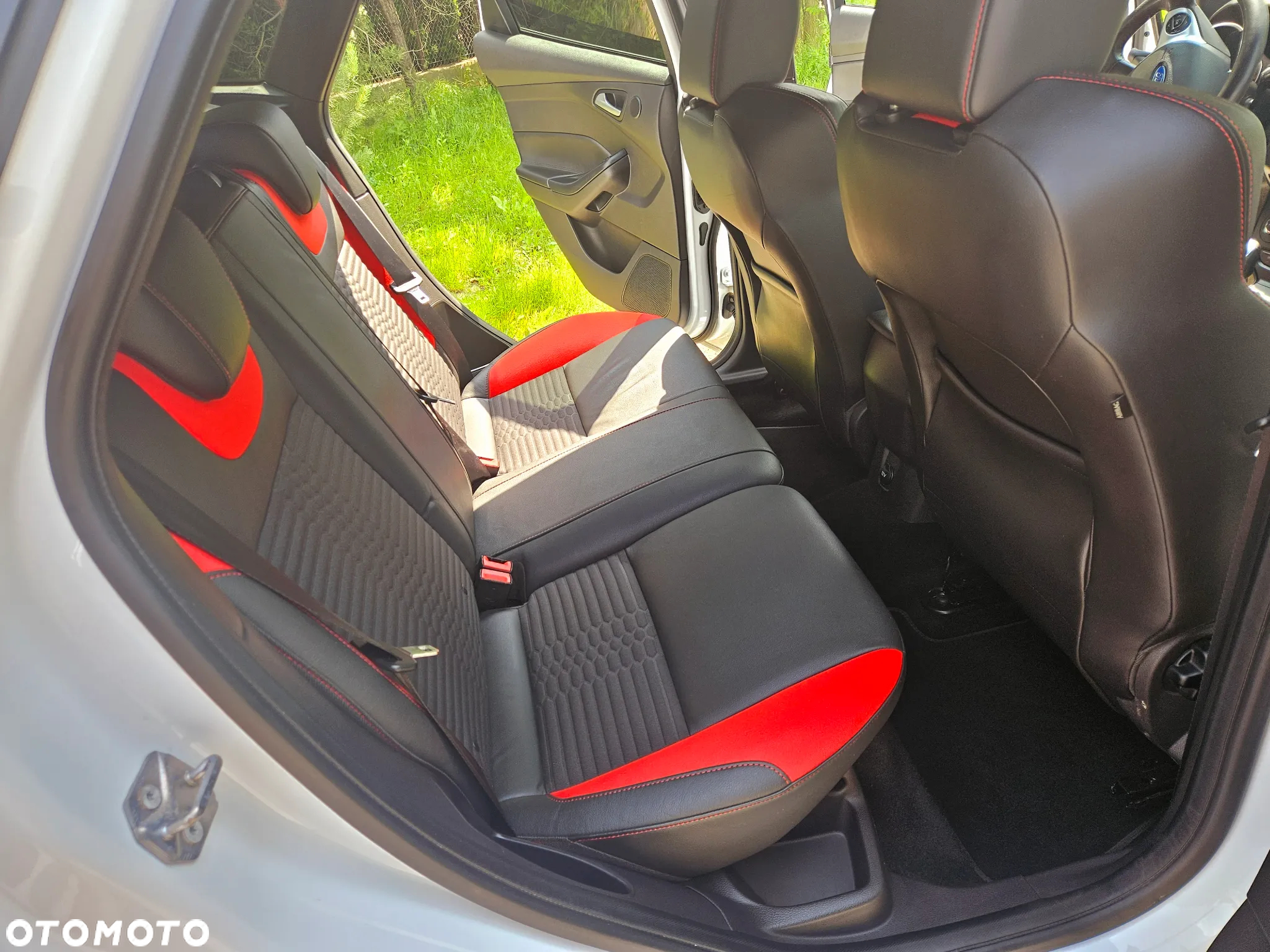 Ford Focus 2.0 EcoBoost ST mit Leder-Sport-Paket - 16