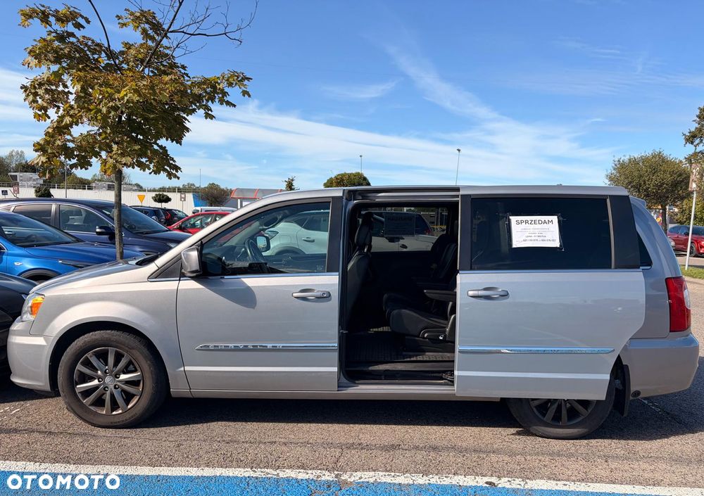 Chrysler Town & Country 3.6 Limited - 12