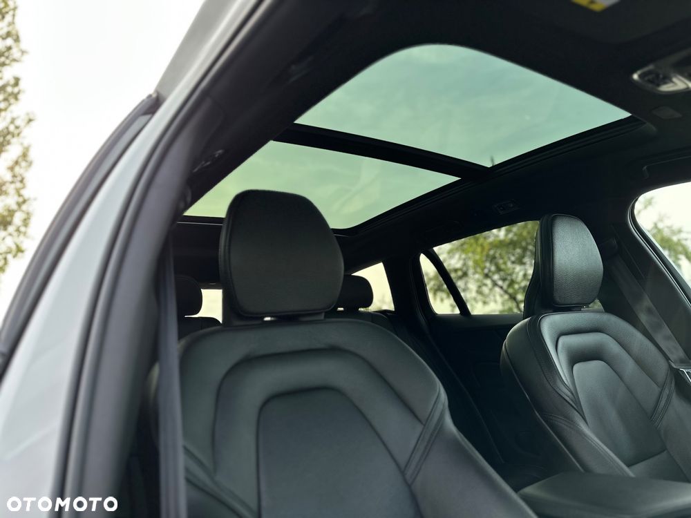 Volvo V60 D4 R-Design - 29