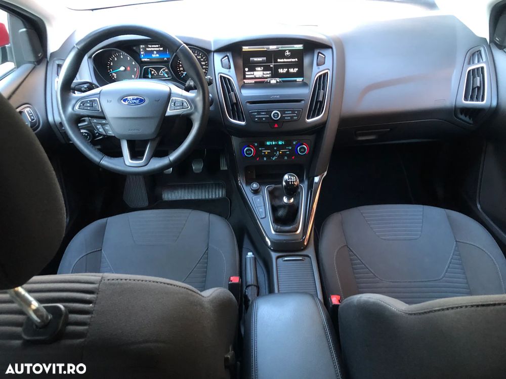 Ford Focus 1.0 EcoBoost Titanium - 27