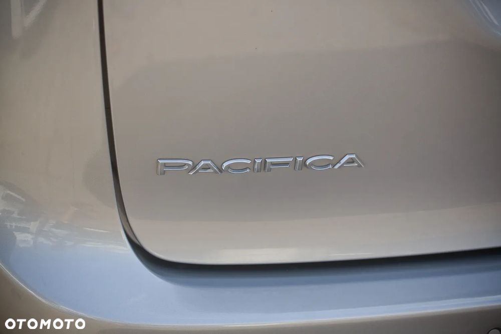 Chrysler Pacifica - 11