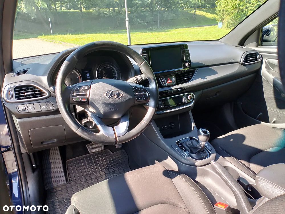 Hyundai i30 1.6 D Comfort DCT - 11