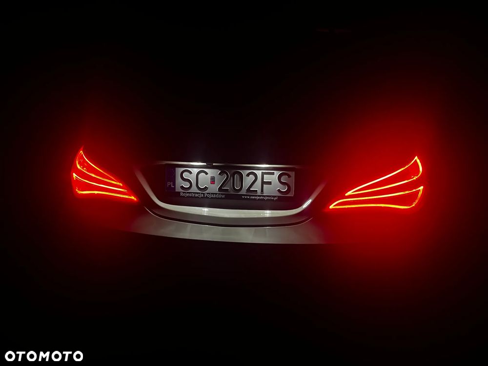 Mercedes-Benz CLA 200 7G-DCT Orange Art Edition - 37
