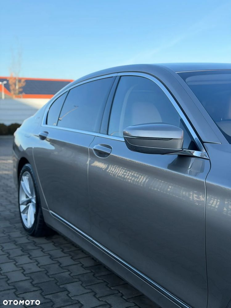 BMW Seria 7 740Li Edition Exclusive - 14